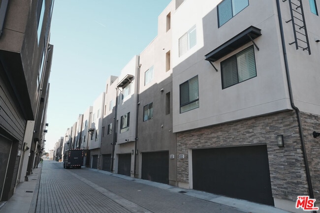 Building Photo - 13137 W Lumina Way