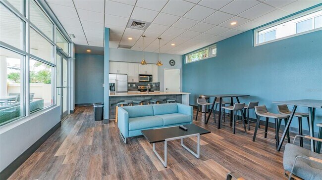 Building Photo - 1120 E Kennedy Blvd