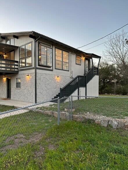 Building Photo - 1350 Rotherman