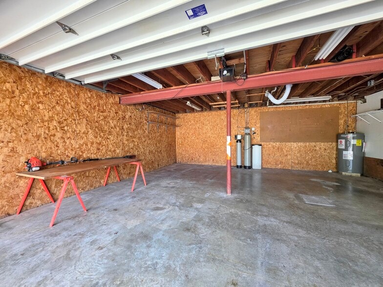 Building Photo - 909 Hannah Dr