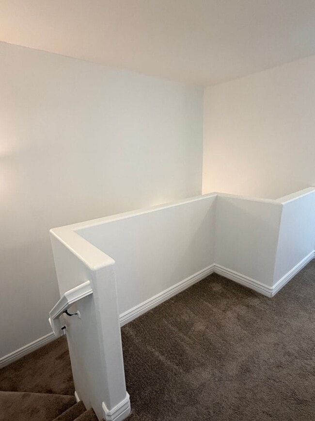 Building Photo - PAY NOTHING UNTIL AUGUST 1ST- 3 Bed, 2.5 Bath Townhome in Pleasant Grove