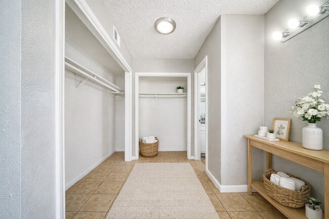 Building Photo - 8100 Leonora St