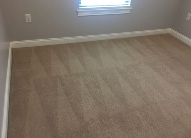 Building Photo - 100 Twin Lakes Dr