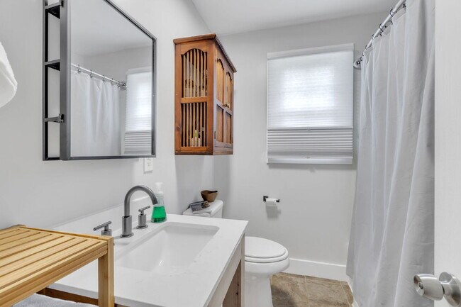 Building Photo - Quaint 3-Bed, 2-Bath Home in Greer – Cozy ...