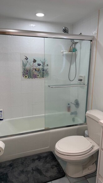 Building Photo - 610 Tennis Club Dr