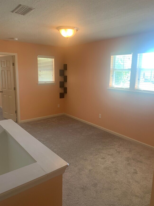 Building Photo - 200 Sienna Pl