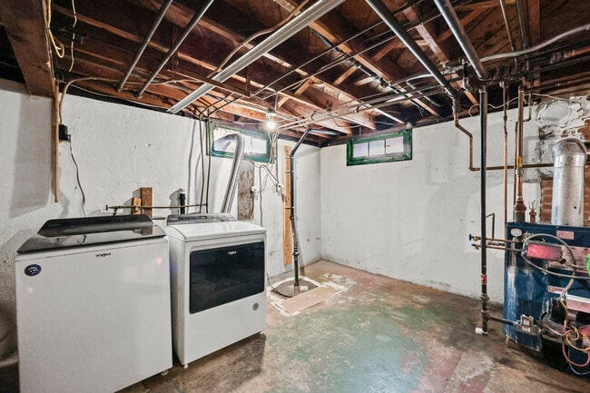 Building Photo - 133 Robbins Ave