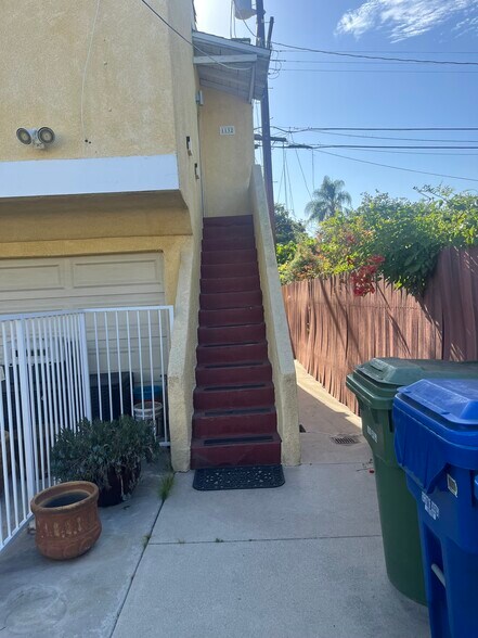 Stairway to Entrance - 1132 N Heliotrope Dr