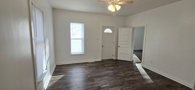 Building Photo - Remodeled 2 bedroom with Garage & small fe...