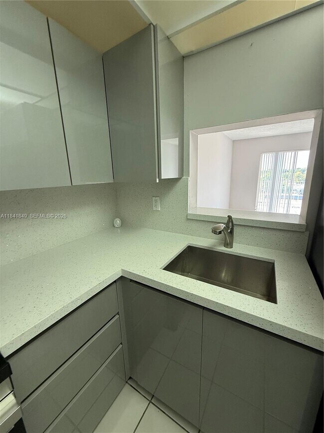 Building Photo - 6820 W Flagler St