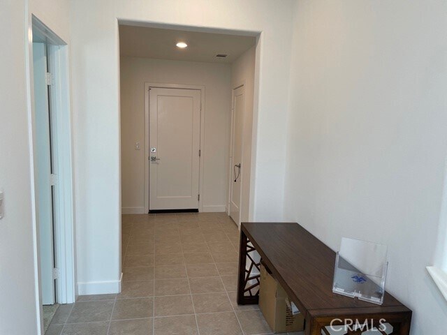 Building Photo - 1860 S Westside Dr