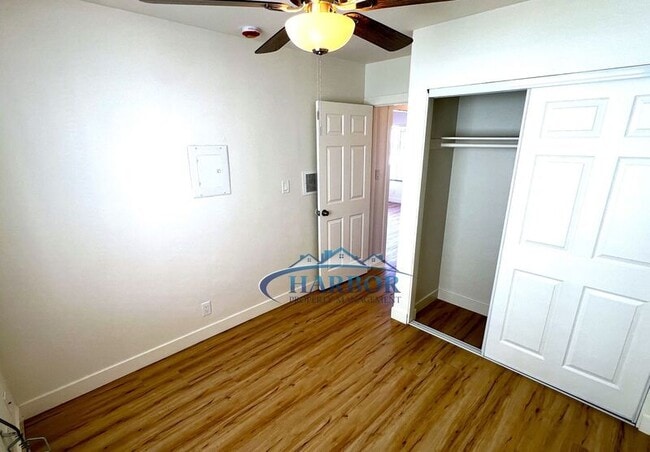 Building Photo - 1072 W 21st St