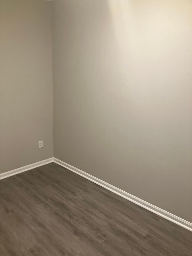 Building Photo - Coming Soon: 512 N Curley!