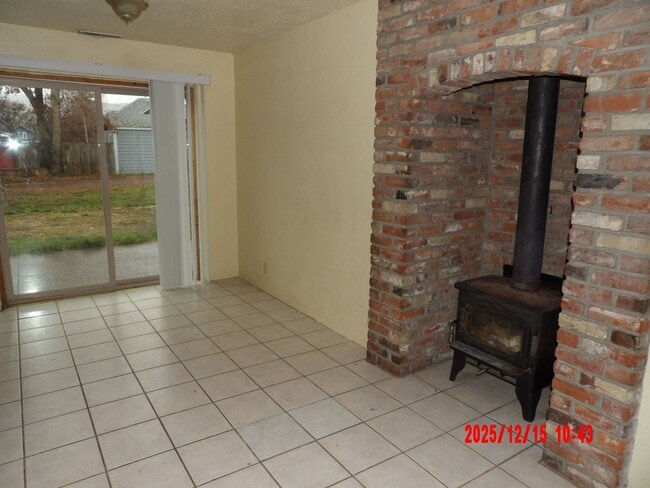 Building Photo - 3 Bedroom Duplex