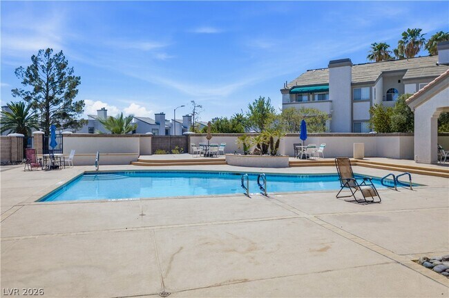 Building Photo - 315 Seine Way