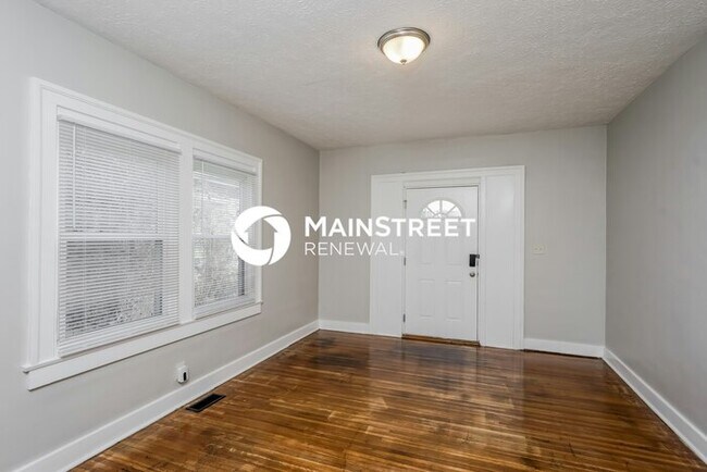 Building Photo - 4 Bedroom Pet-Friendly Home in Louisville, KY with Main Street Renewal