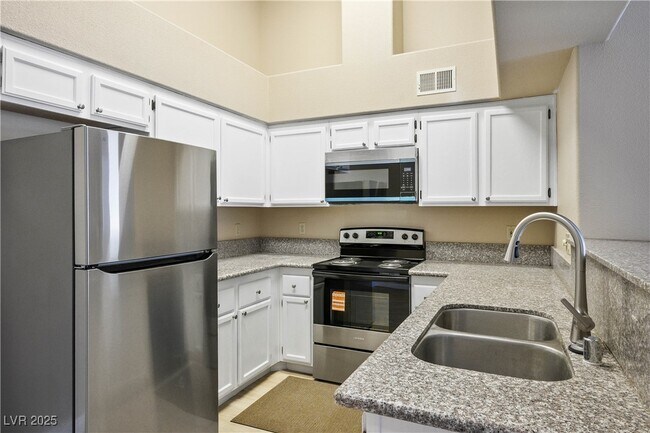 Building Photo - 1575 W Warm Springs Rd