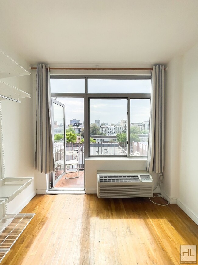 Building Photo - Sunlit Bushwick 2-Bed Plus a 3rd Room / Pr...