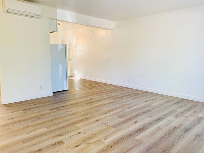 Building Photo - LVW