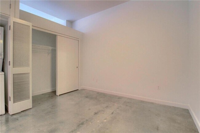 Building Photo - 507 Sabine St