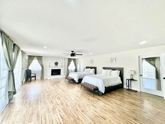 Building Photo - Breathtaking Custom Country Two-Story Home, Fully Remodeled & Beautifully Appointed on Private 20...