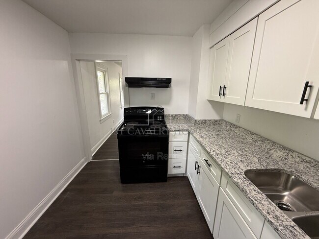 Building Photo - 778 Ravenswood St