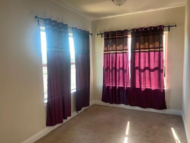 Building Photo - Breathtaking 4-bedroom home in the highly ...