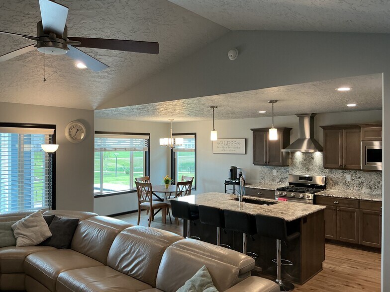 Building Photo - 8853 Meadowlark Pky