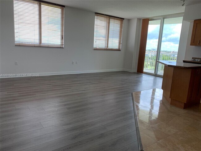 Building Photo - 1745 E Hallandale Beach Blvd