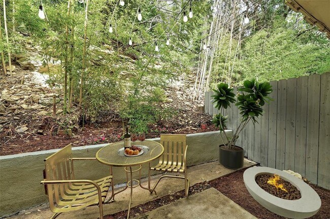 Building Photo - 5330 Balcones Dr