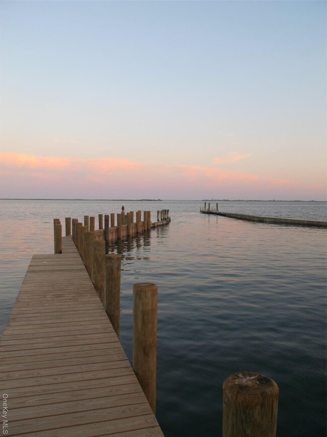 Building Photo - 40 Tuthill Point Rd