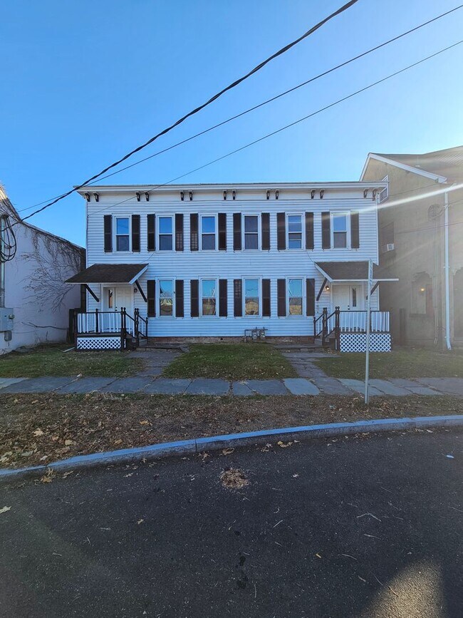 Building Photo - 3 Bedroom Apartment - Kingston, NY