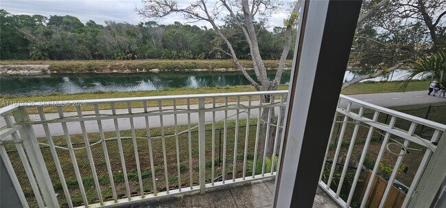 Building Photo - 2711 NE 4th St