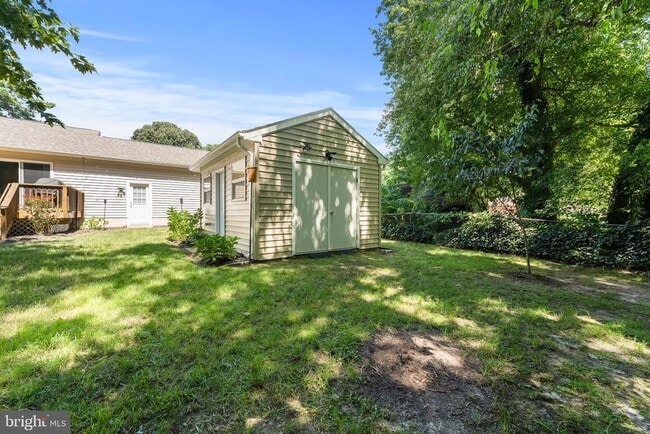 Building Photo - 305 Cedar Ln