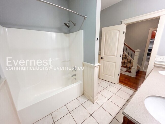 Building Photo - Spacious  Home with Garage and Deck / 3 Bed, 3 Bath / Garage-attached / Available now!