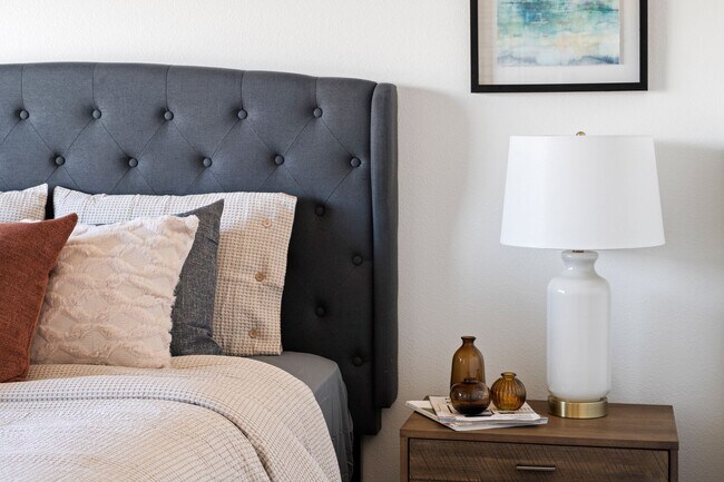 Building Photo - Spring Into Savings: $500 Rent Credit & $5...