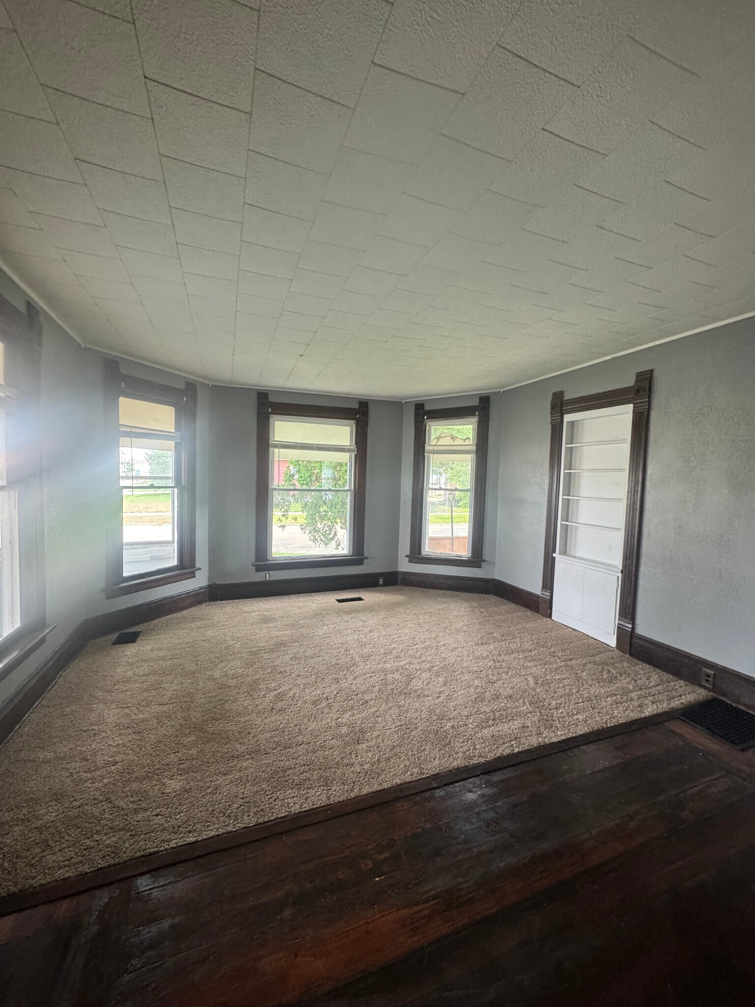 Living room - 733 16th Ave