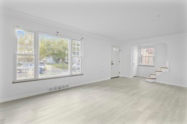 Building Photo - 3836 Woodmont Rd