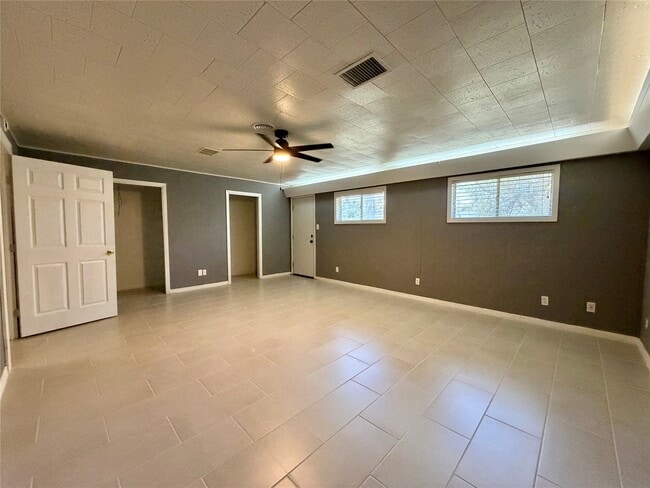 Building Photo - 118 Poinsettia St