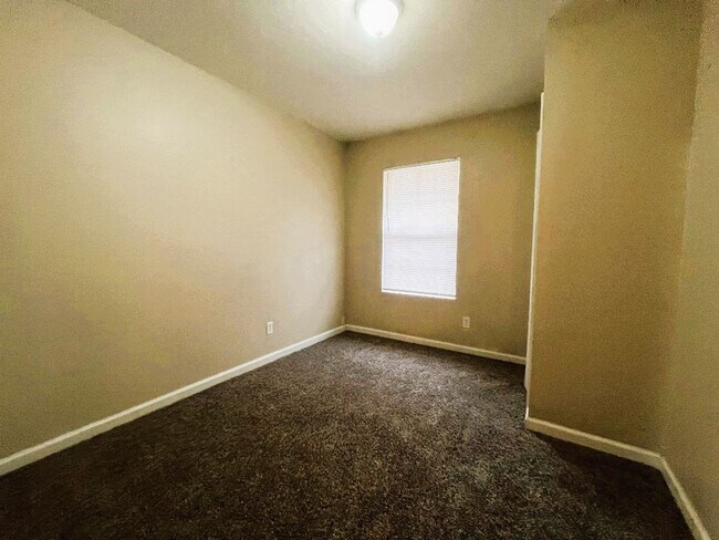 Building Photo - 5008 Drexel Ave