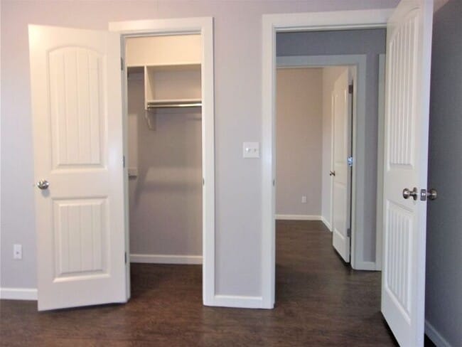 Building Photo - 2 bed 1 Bath 1 Car Garage Townhome in Del City