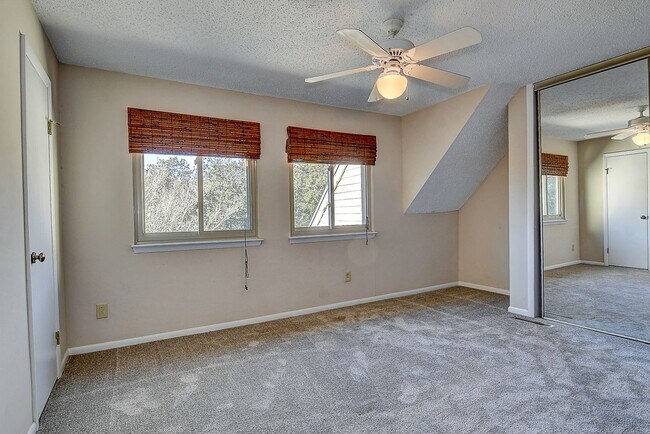 Building Photo - FOR RENT -  AEIRES ON THE BAY!