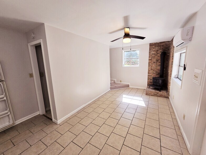 Building Photo - 101 Mandalay Rd