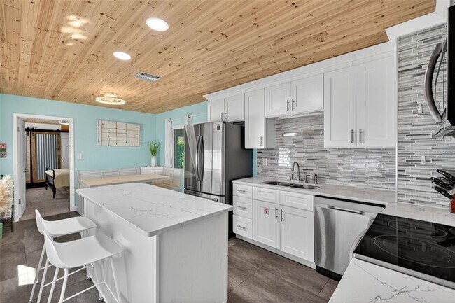 Building Photo - 2444 34th Ave N