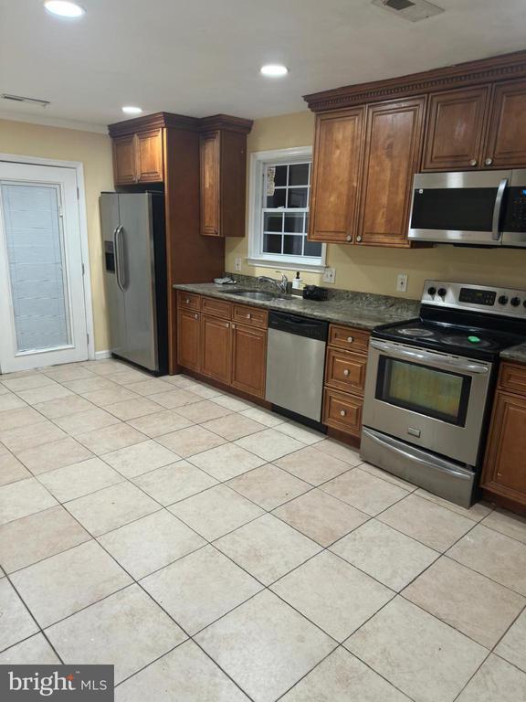 Building Photo - 1108 Gondar Ave