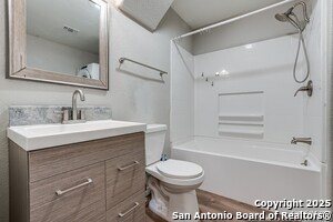 Building Photo - 479 S Sycamore Ave