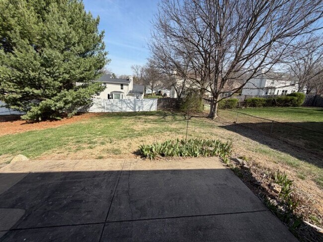 Building Photo - Spacious 5BR / 2BA in Manchester For Rent