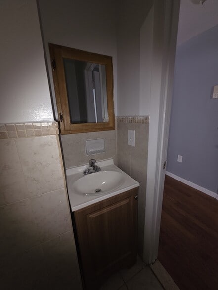 Building Photo - 554 Avenue C