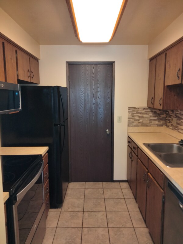 Building Photo - 797 Meadows Dr