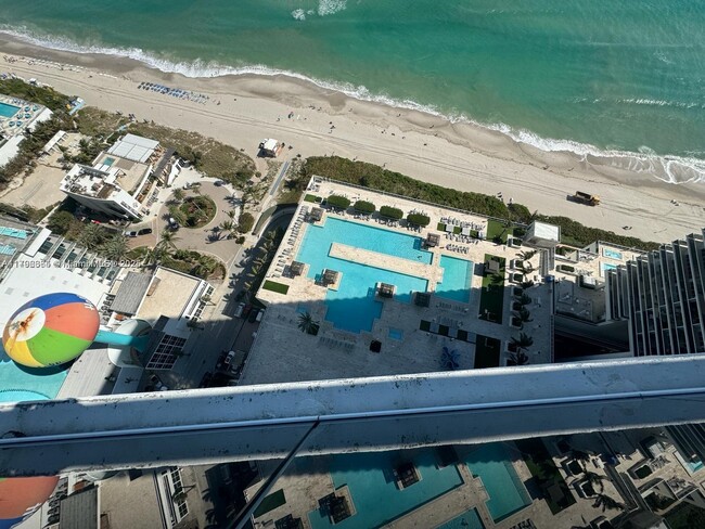 Building Photo - 1800 S Ocean Dr